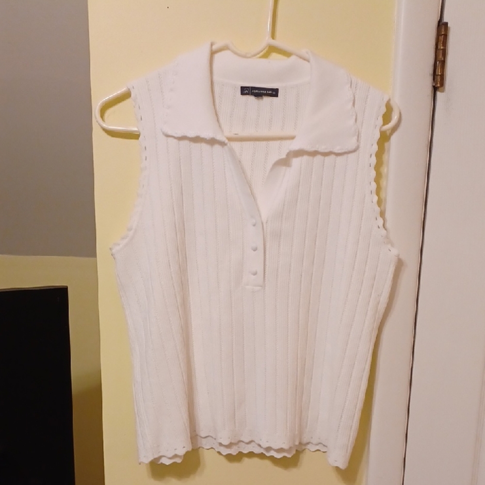 Adrianna Papell sz LWhite Ribbed Sweater, Sleeveless, Polo Tank. Scalloped Edges